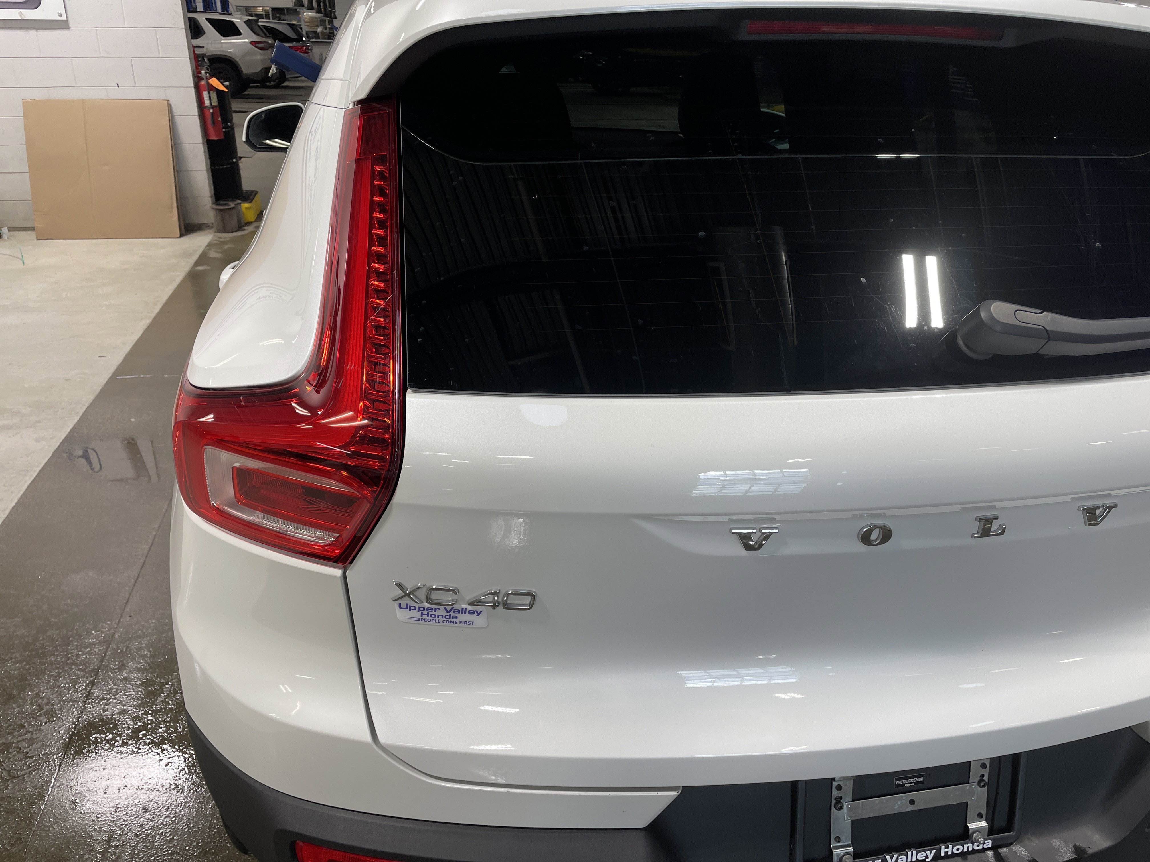 Used 2025 Volvo XC40 B5 Core image 11