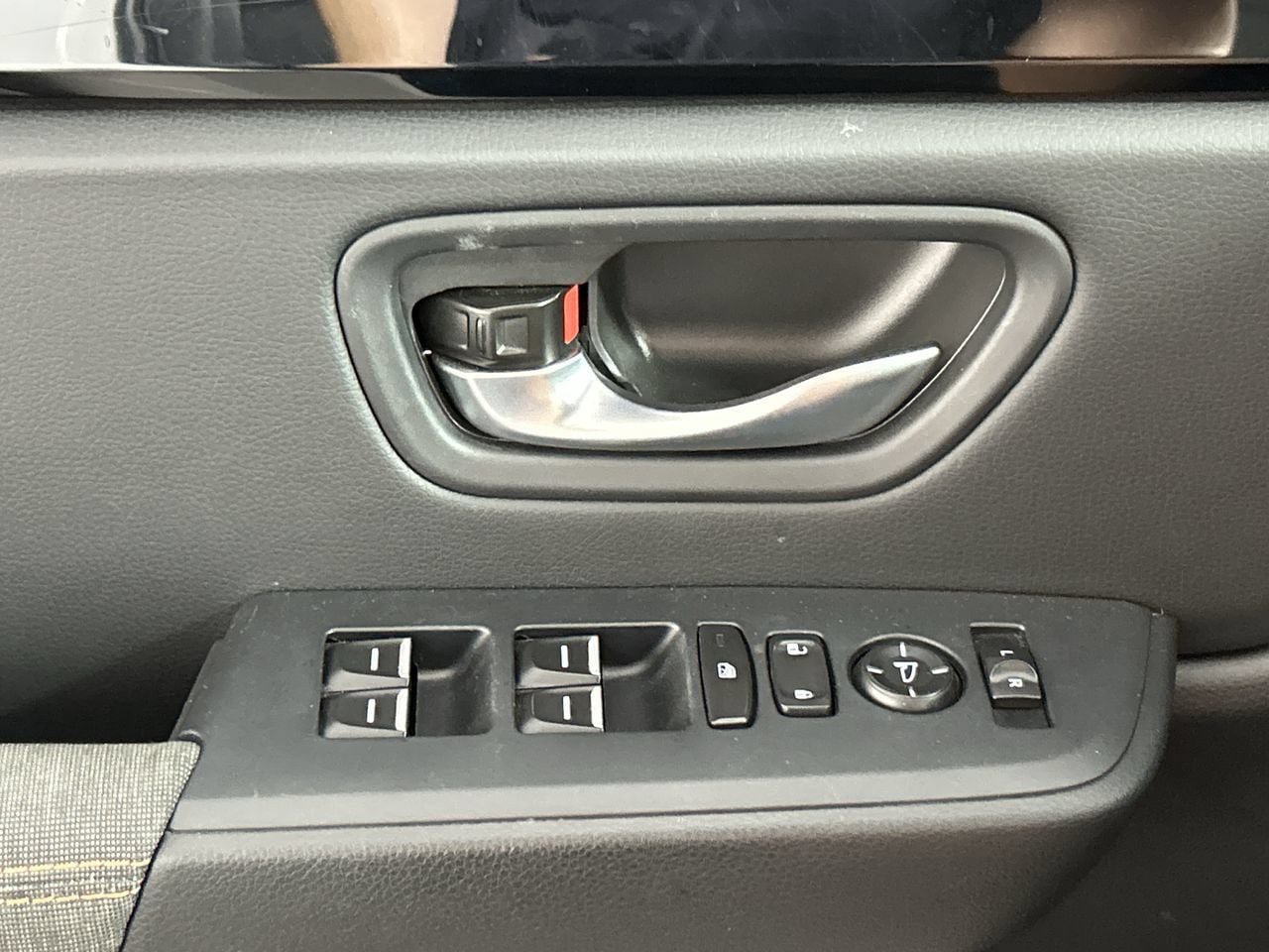Used 2025 Honda Pilot Sport image 18