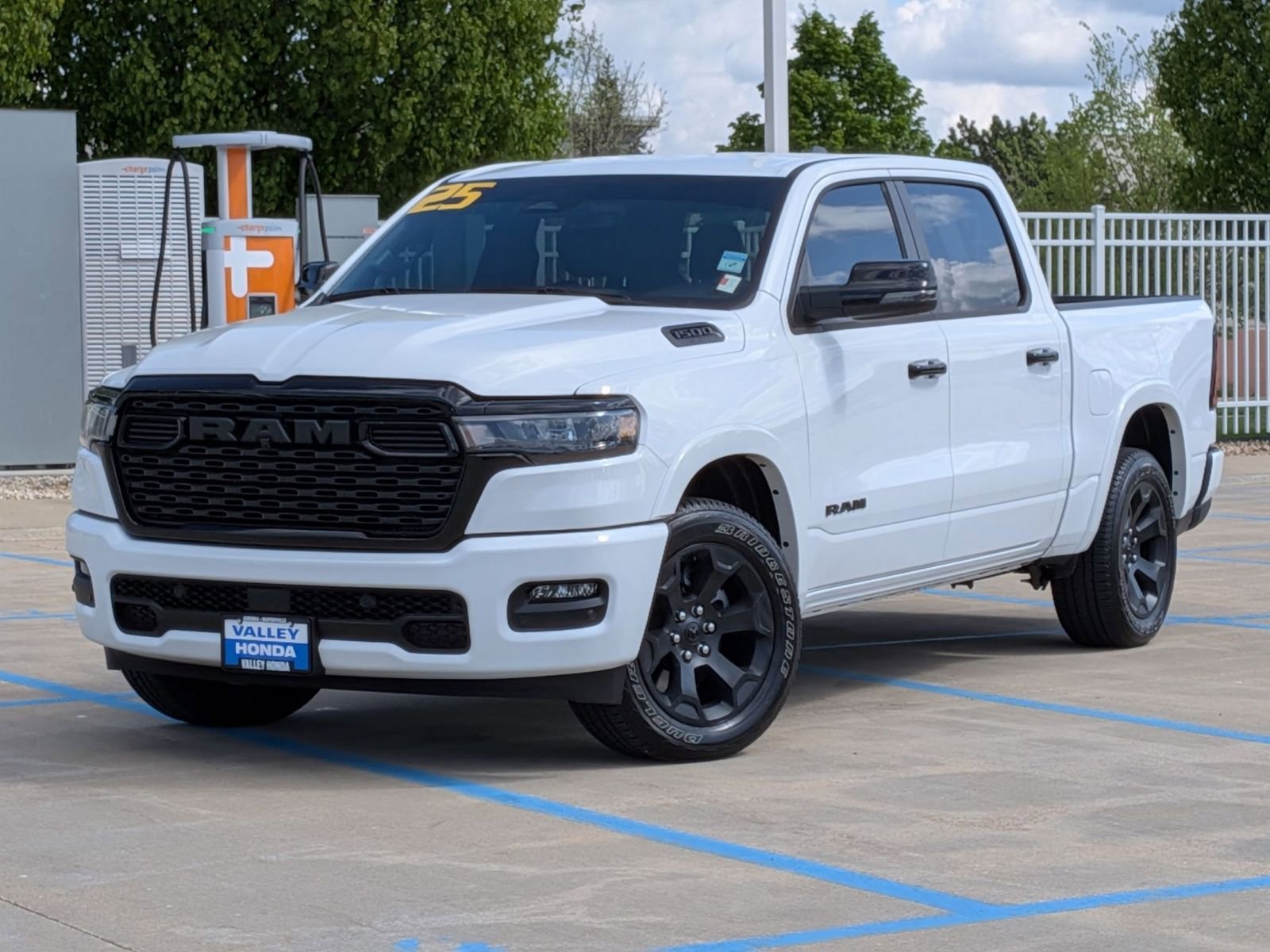 Used 2025 RAM 1500 Big Horn AWD/4WD image 2