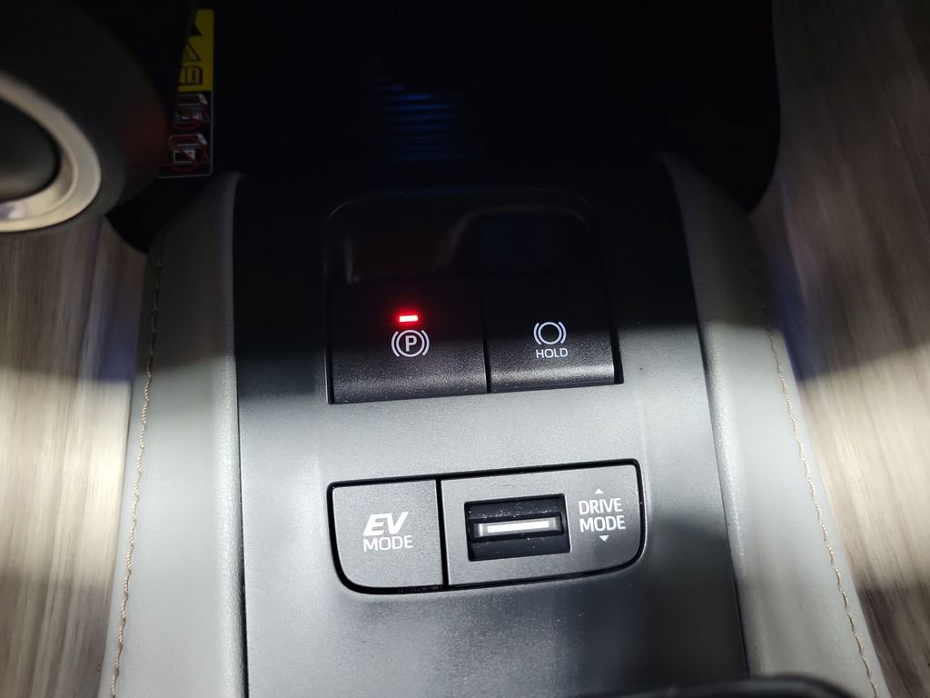 Used 2023 Toyota Venza XLE AWD/4WD image 37