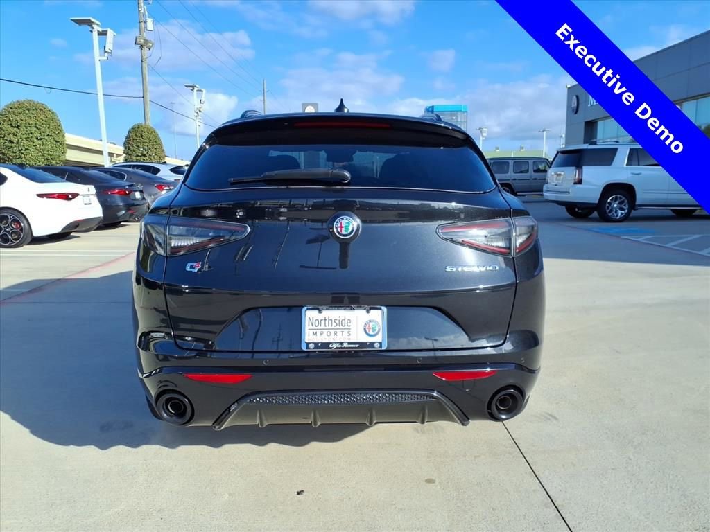 New 2025 Alfa Romeo Stelvio Sprint w/ Veloce Package AWD/4WD image 9