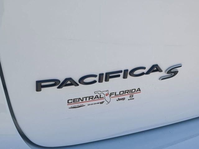 New 2027 Chrysler Pacifica Limited FWD image 13