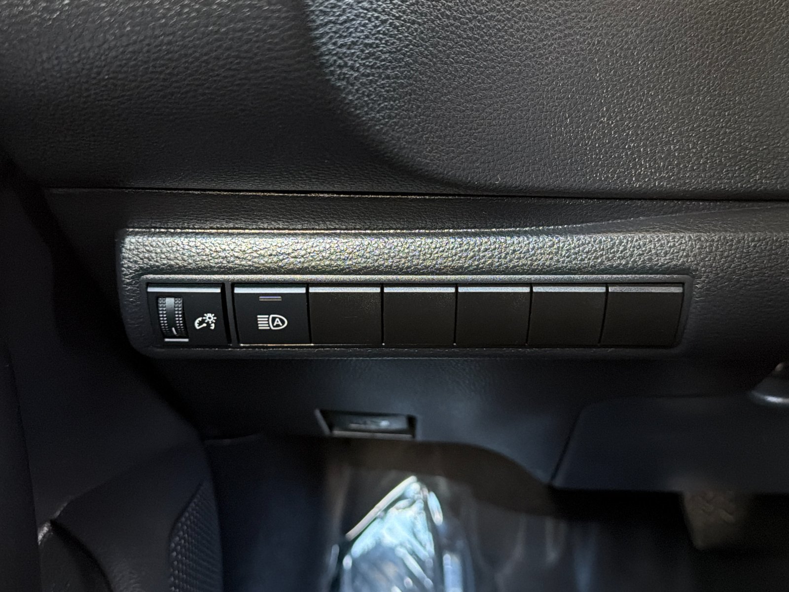 Used 2025 Toyota Corolla SE FWD image 25