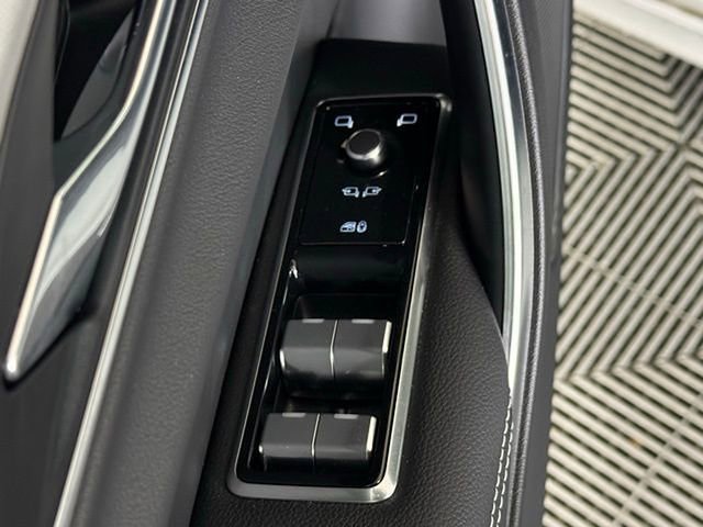 New 2024 Jaguar XF R-Dynamic SE image 26