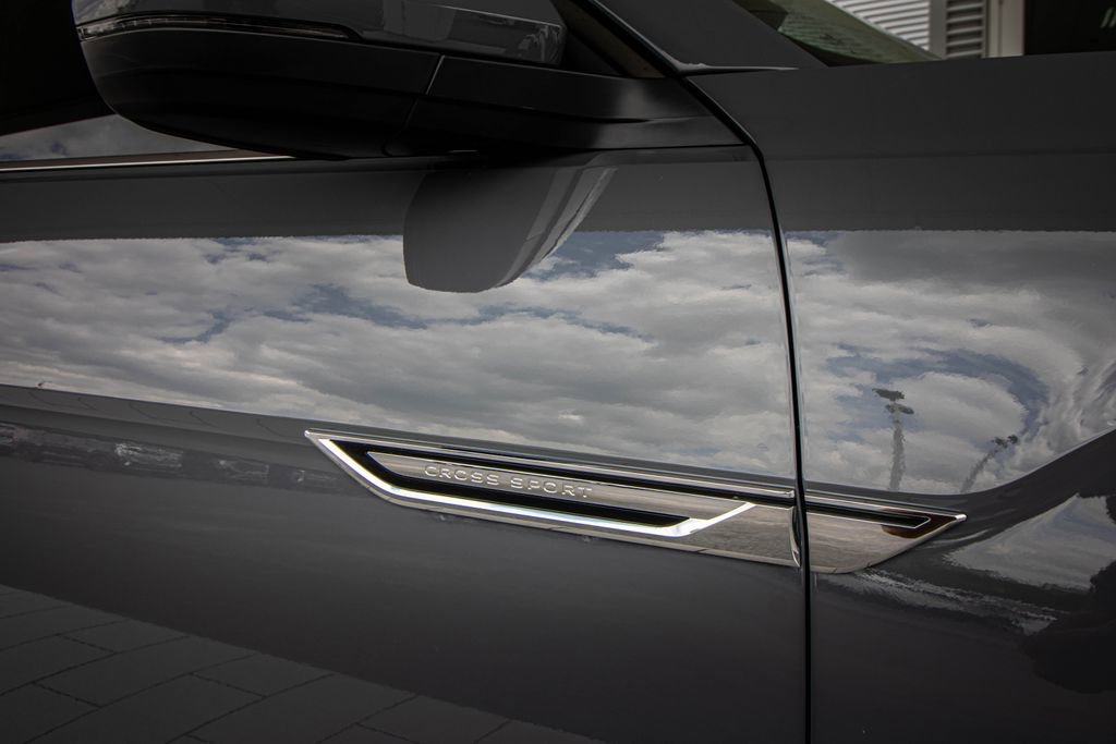 New 2026 Volkswagen Atlas Cross Sport SE FWD image 4