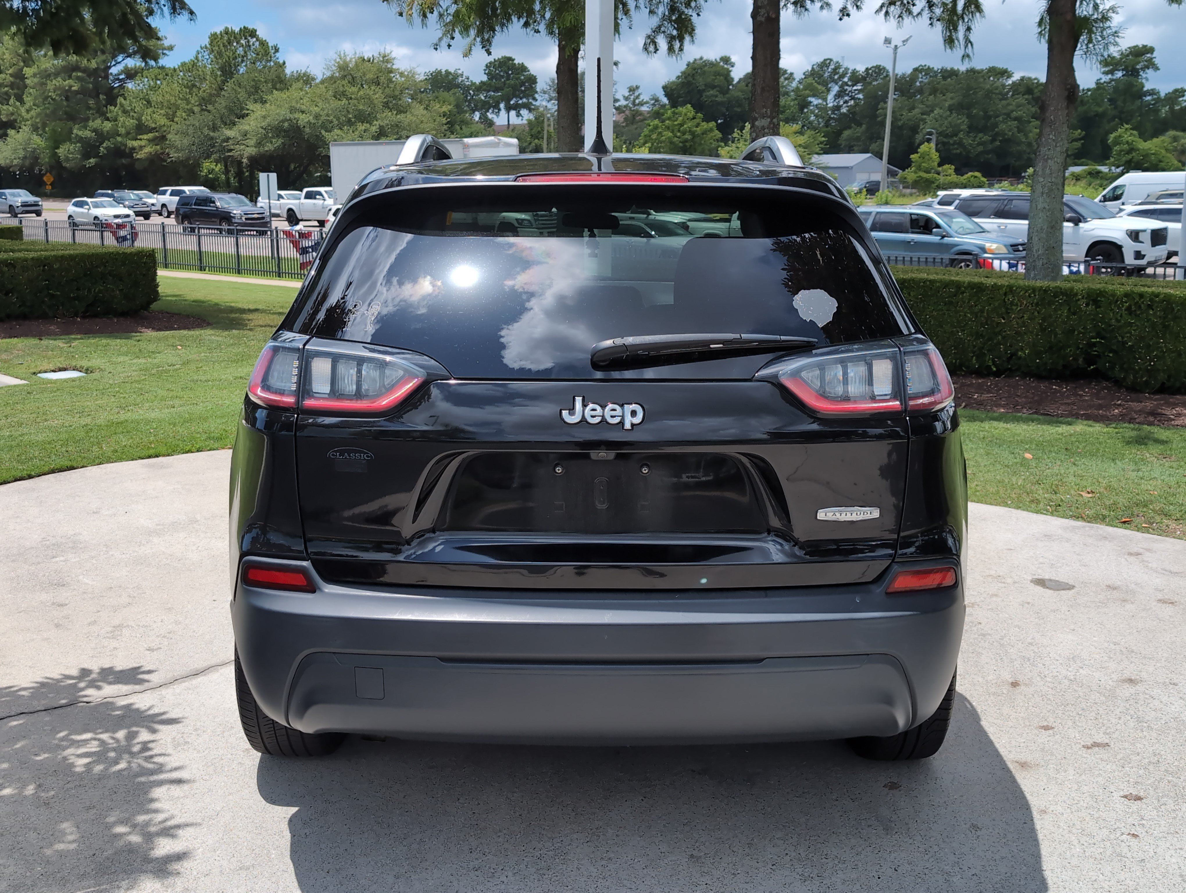 Used 2020 Jeep Cherokee Latitude FWD image 9