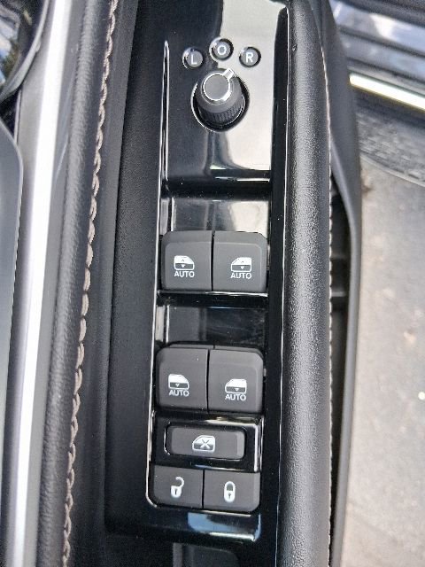 Used 2024 Jeep Wagoneer L Series II w/ Flexible Seating Group AWD/4WD image 10