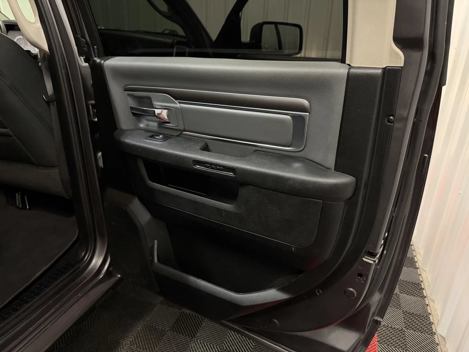 Used 2021 RAM 1500 Classic SLT AWD/4WD image 37