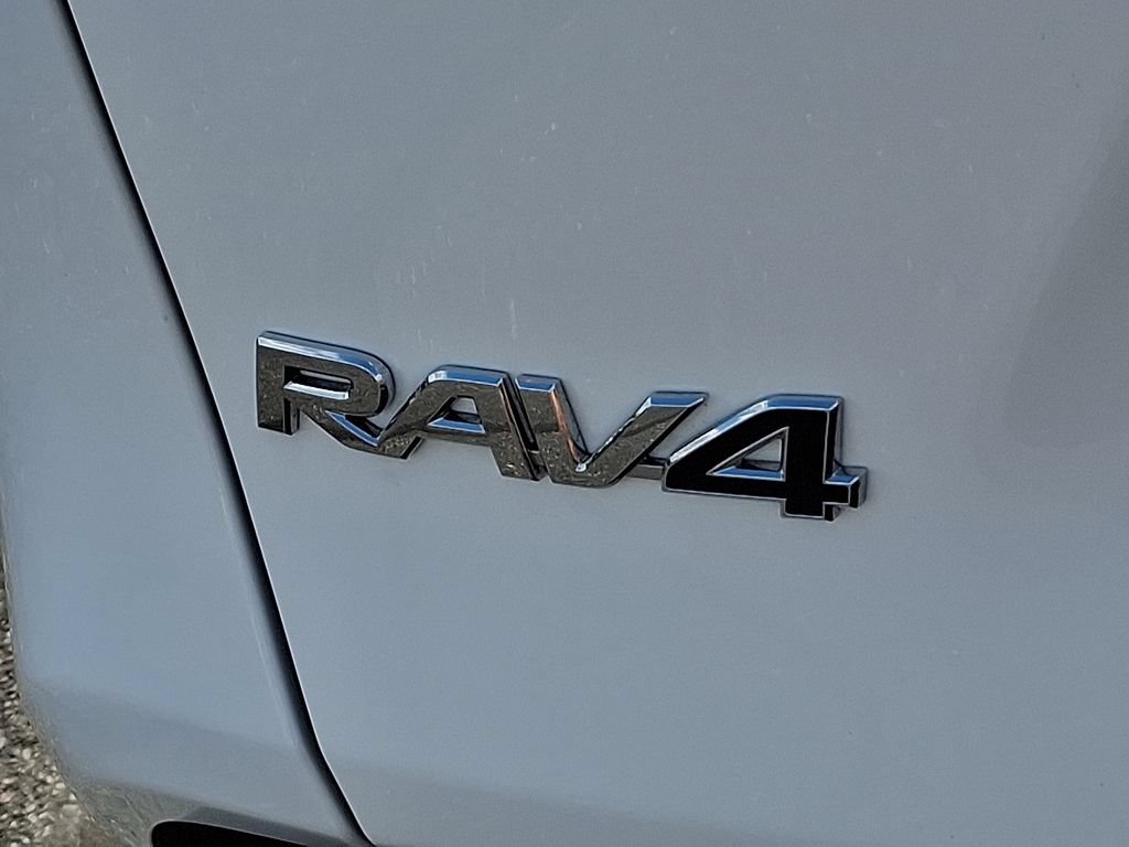 Used 2025 Toyota RAV4 LE AWD/4WD image 29