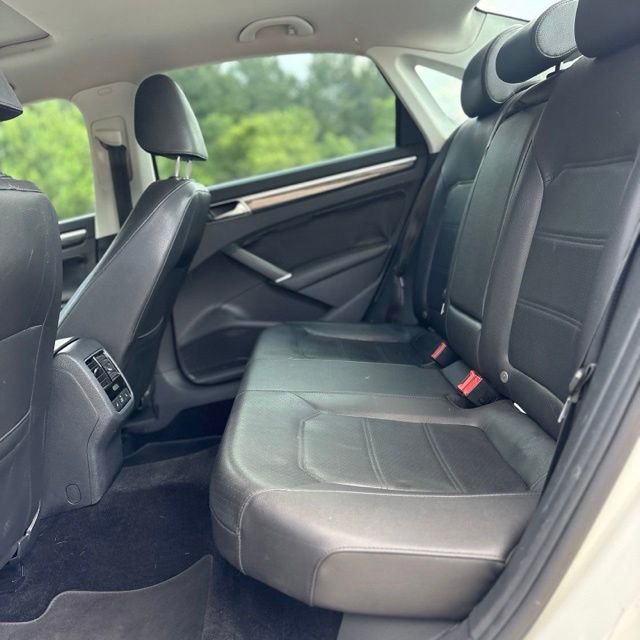 Used 2018 Volkswagen Passat 2.0T SE FWD image 24