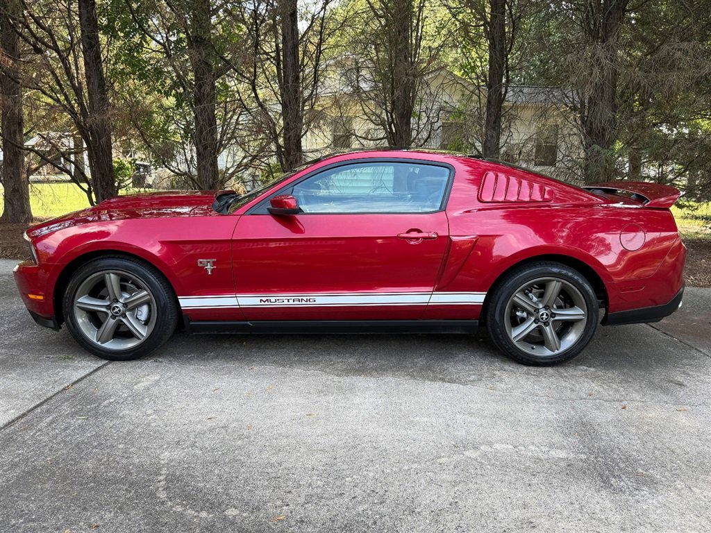 Used 2010 Ford Mustang GT Premium image 20