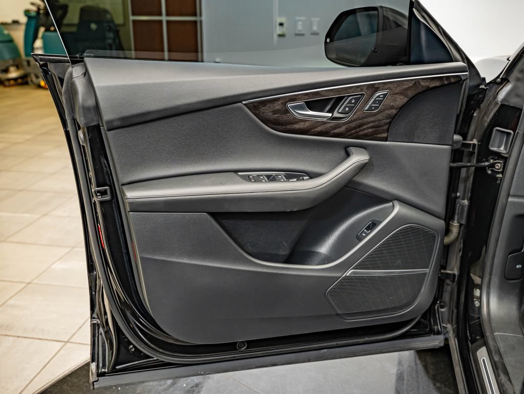 Used 2023 Audi Q8 Premium Plus w/ Premium Plus Package AWD/4WD image 19