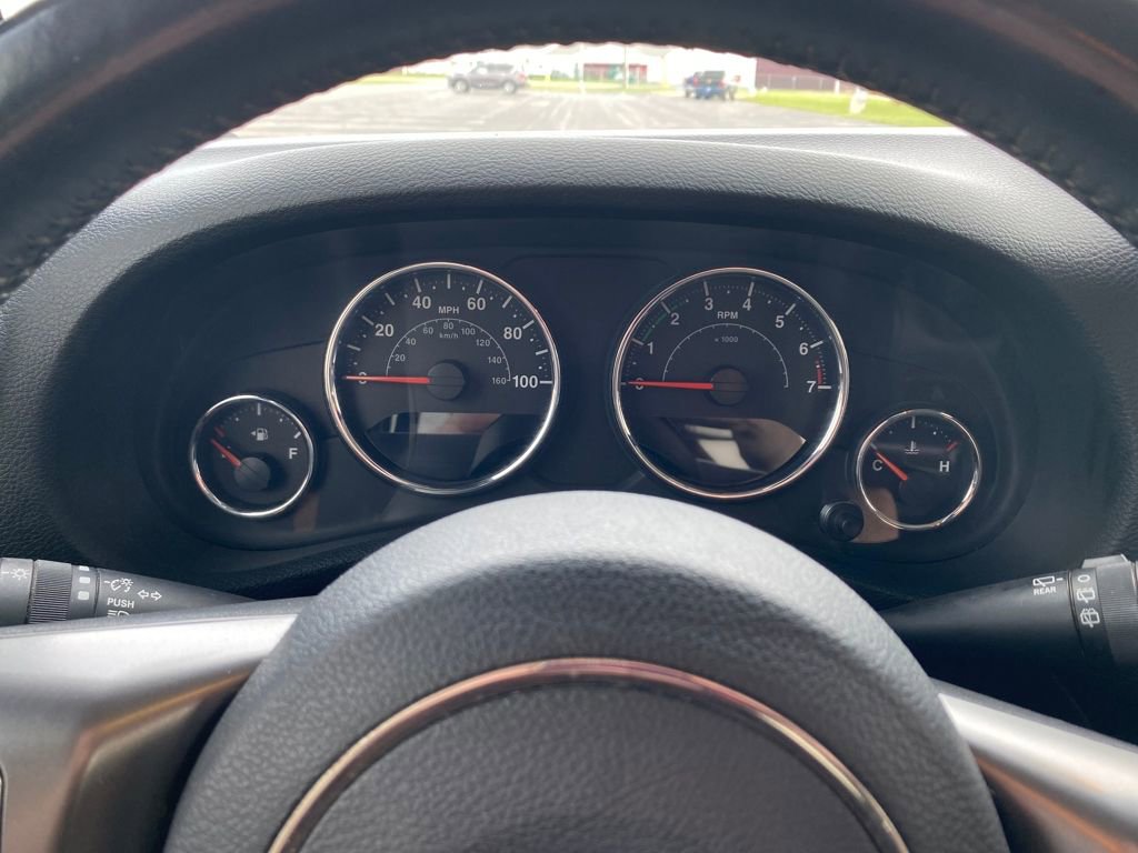 Used 2018 Jeep Wrangler Unlimited Sahara AWD/4WD image 30