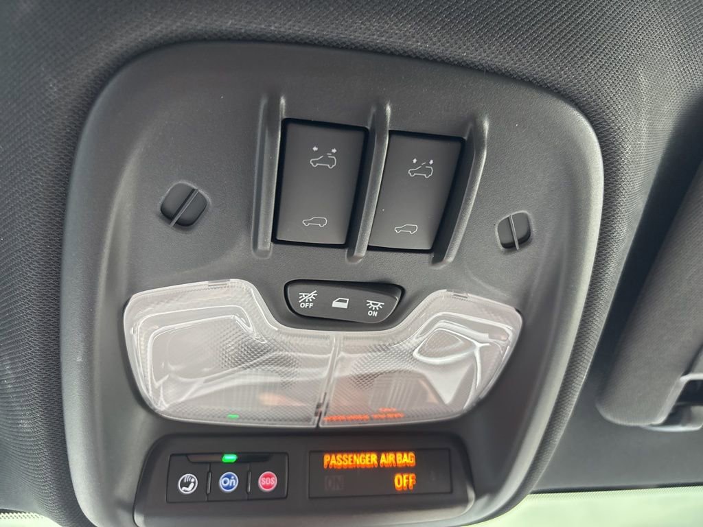 Used 2025 GMC Canyon Denali image 41