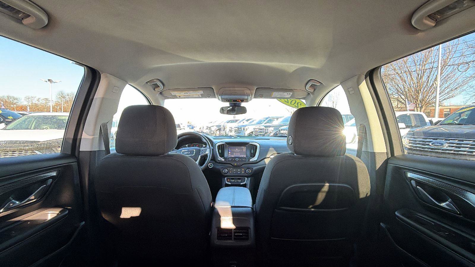 Used 2024 GMC Terrain SLE image 27