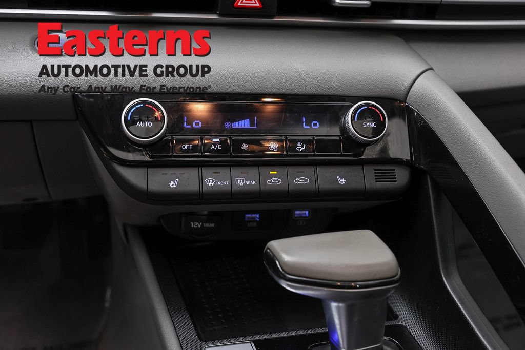 Used 2022 Hyundai Elantra SEL w/ Convenience + Premium Package FWD image 20