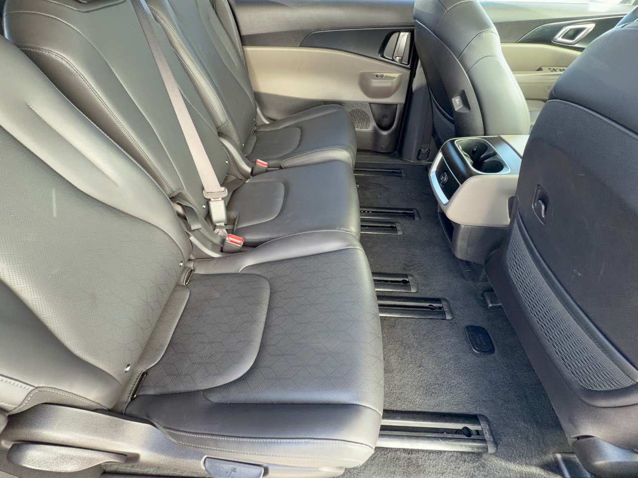 Used 2026 Kia Carnival FWD image 28