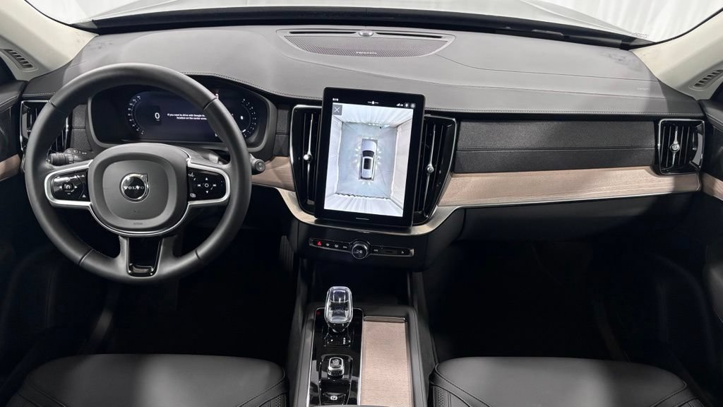 Certified 2026 Volvo XC90 B6 Plus AWD/4WD image 2