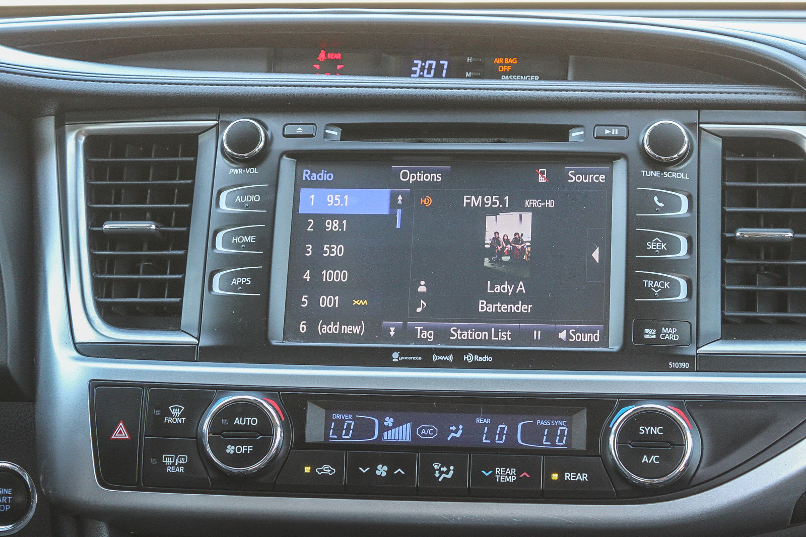 Used 2019 Toyota Highlander SE image 16