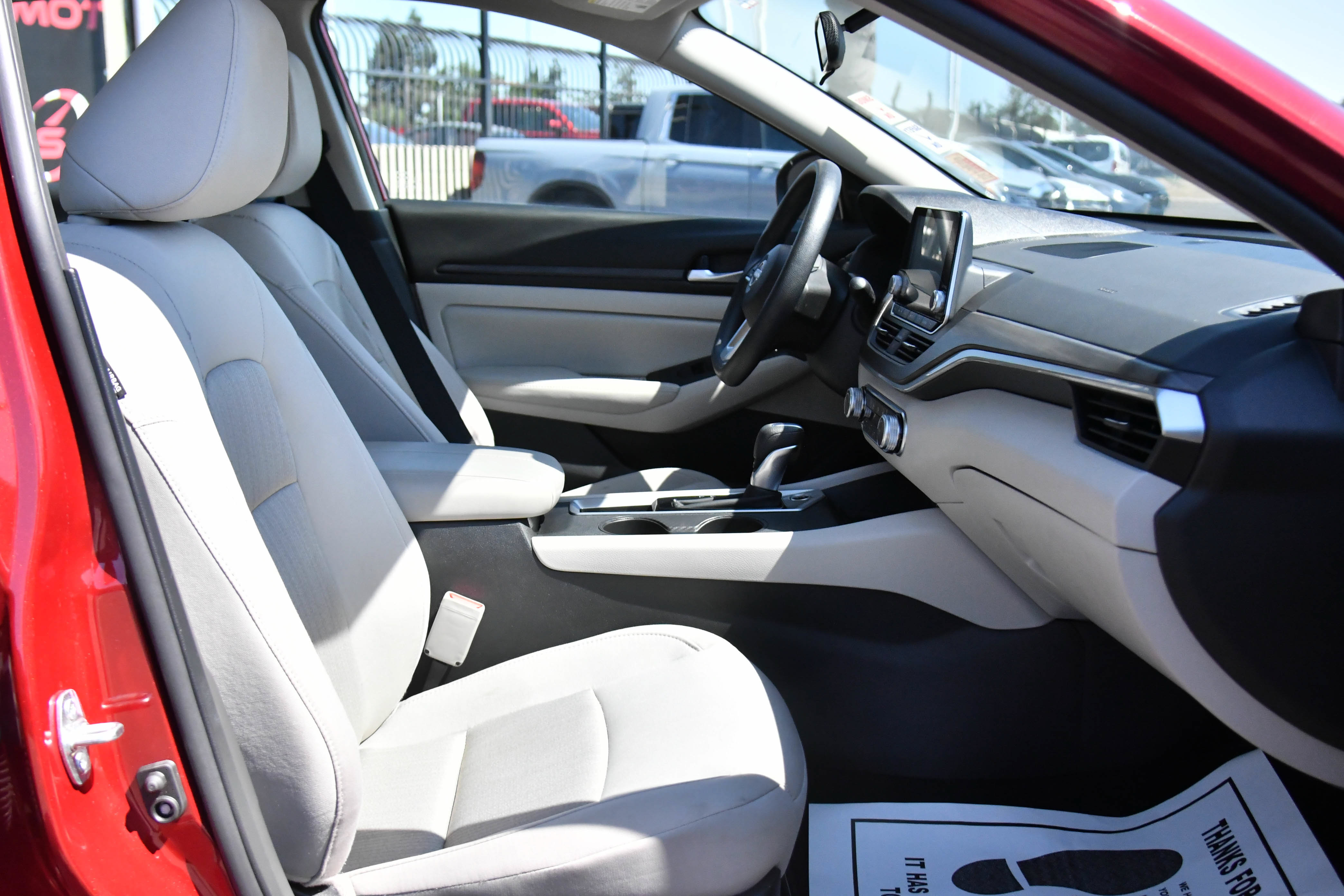 Used 2025 Nissan Altima 2.5 SV FWD image 41