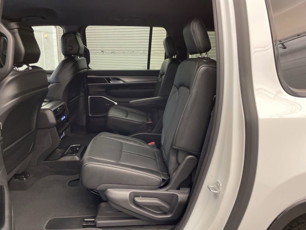 New 2026 Jeep Grand Wagoneer Limited AWD/4WD image 18