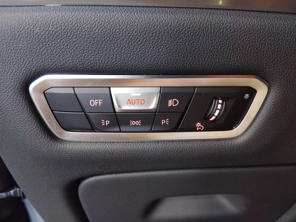 Used 2023 BMW X7 xDrive40i w/ Premium Package image 19