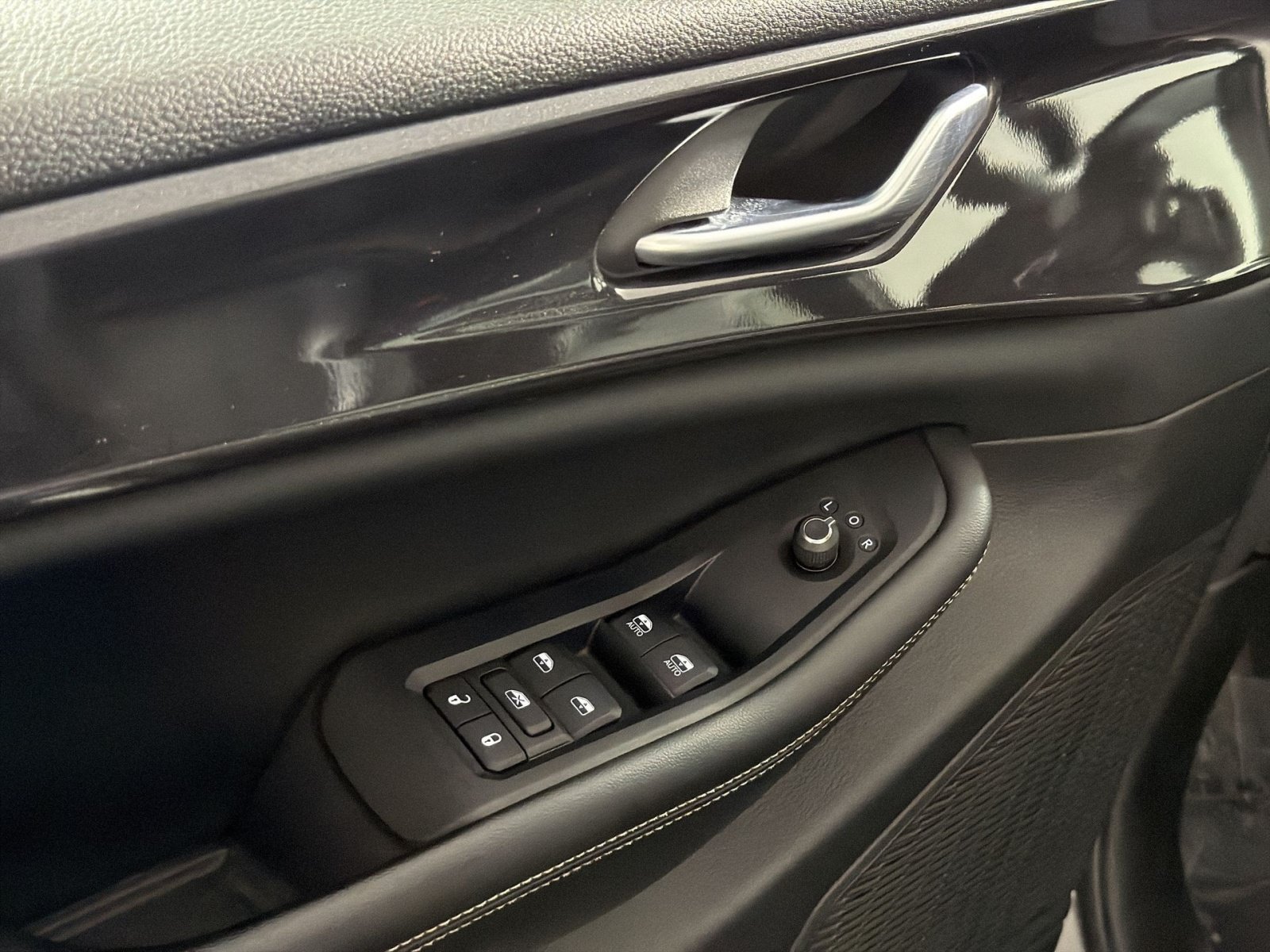 Used 2023 Jeep Grand Cherokee L Laredo AWD/4WD image 15