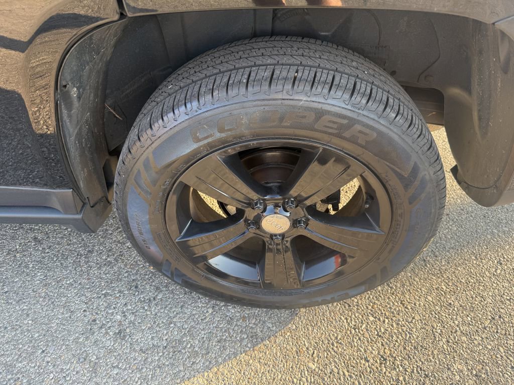 Used 2016 Jeep Compass Latitude w/ Sun/Sound Group image 18