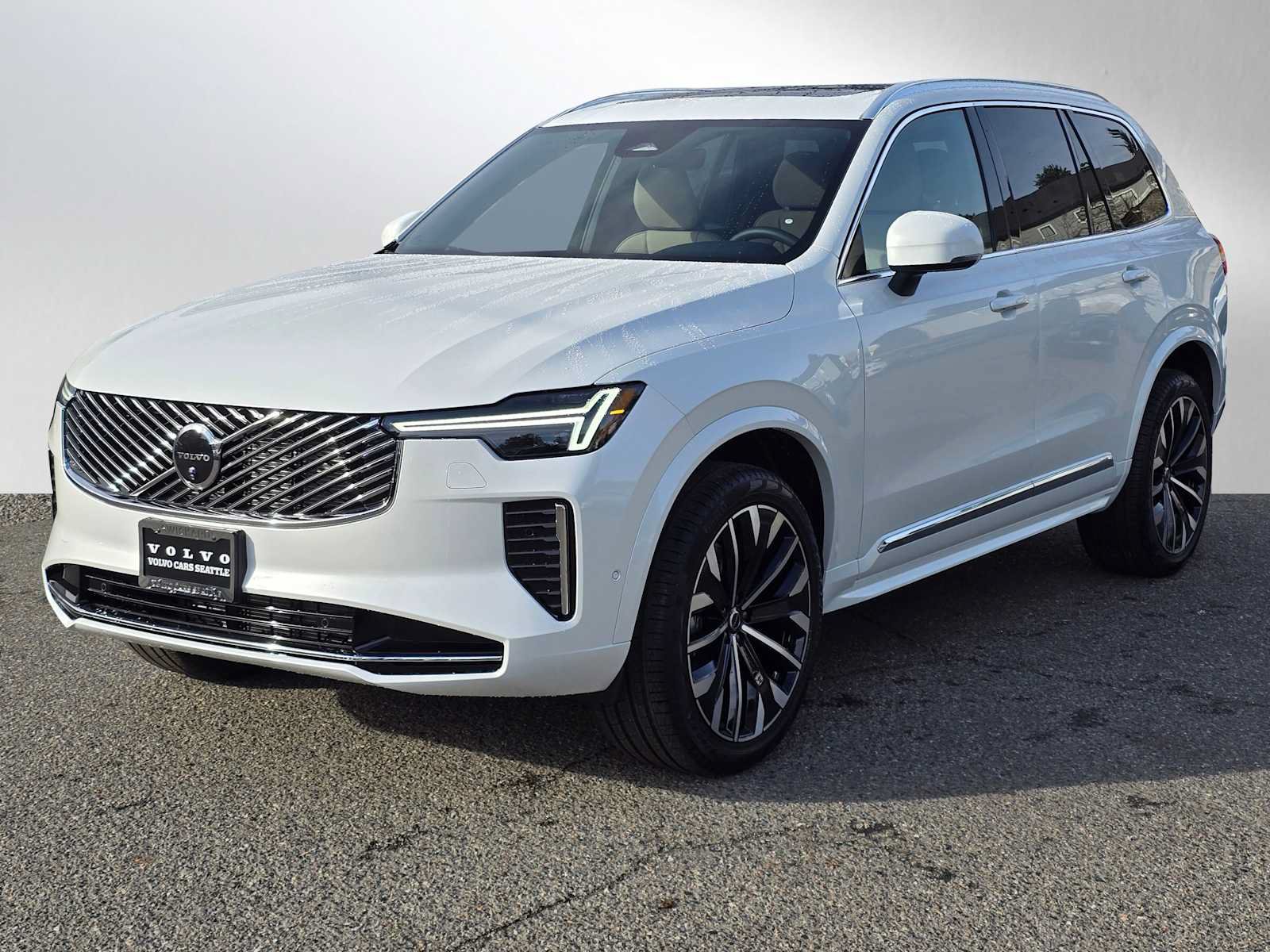 New 2026 Volvo XC90 B6 Plus w/ Protection Package Premier AWD/4WD image 15