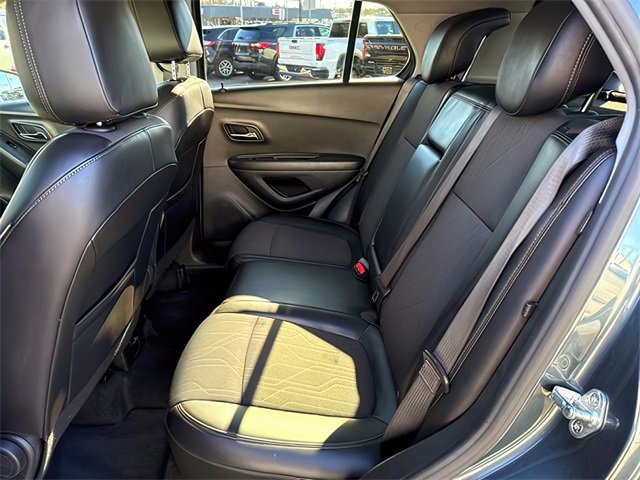 Used 2022 Chevrolet Trax LT w/ LT Convenience Package image 21