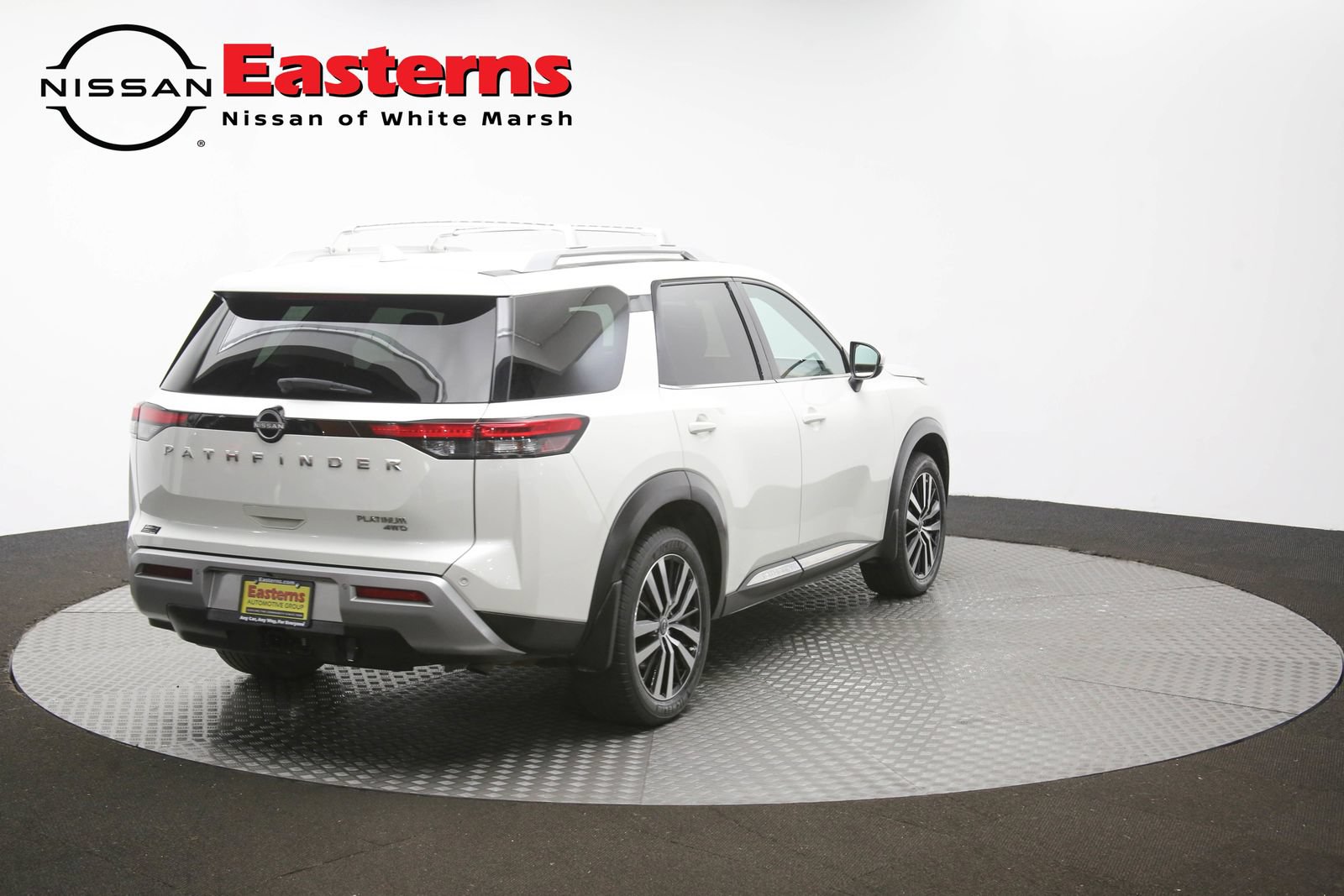 Used 2023 Nissan Pathfinder Platinum AWD/4WD image 43