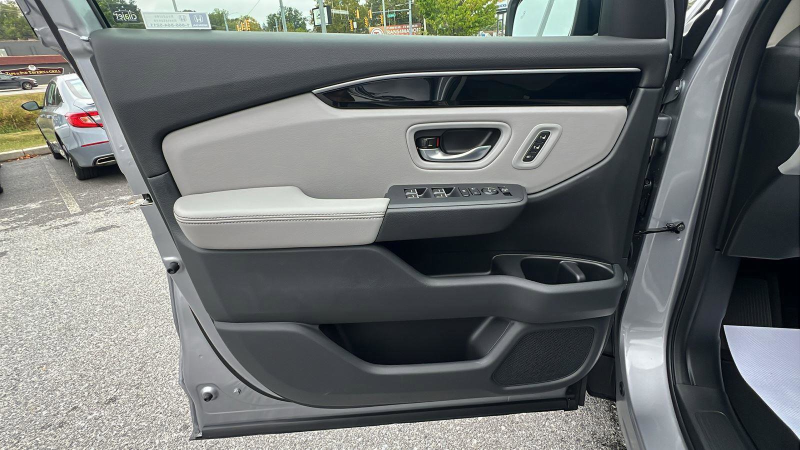 New 2025 Honda Pilot Touring image 24