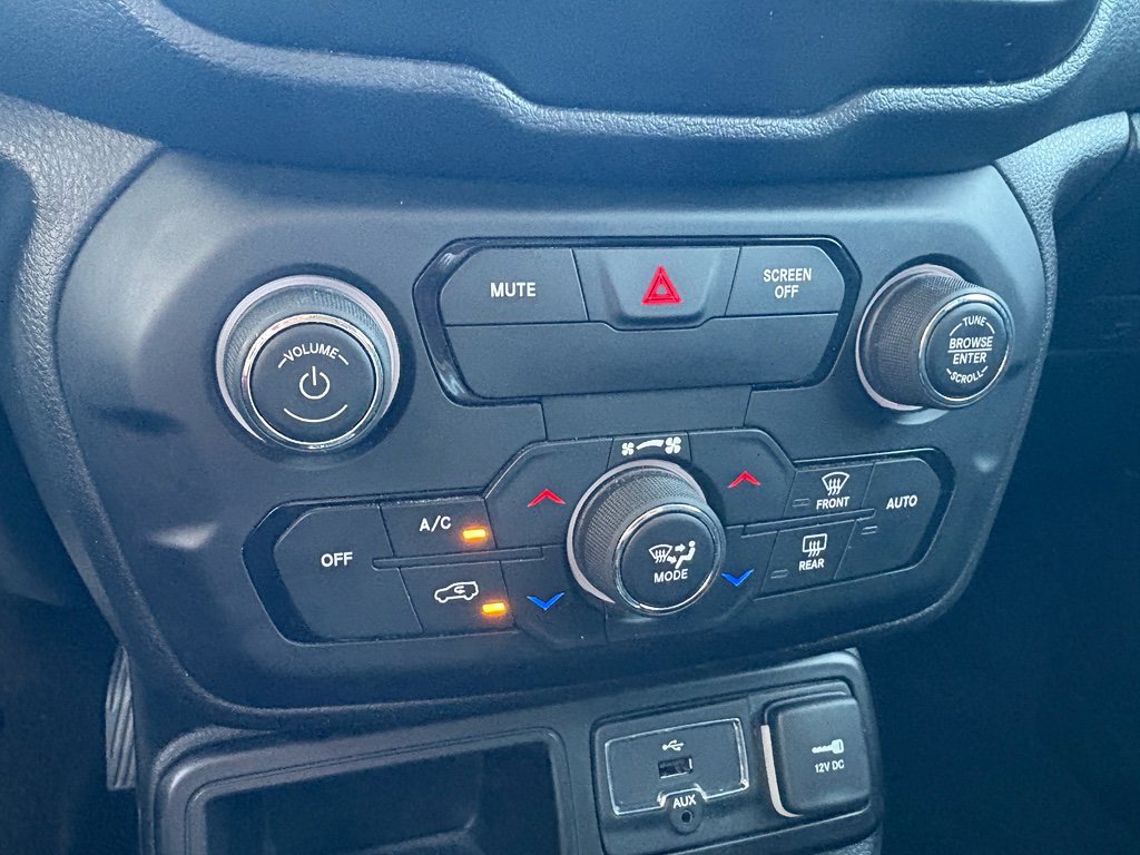 Used 2020 Jeep Renegade Latitude FWD image 19