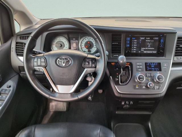 Used 2017 Toyota Sienna SE FWD image 10
