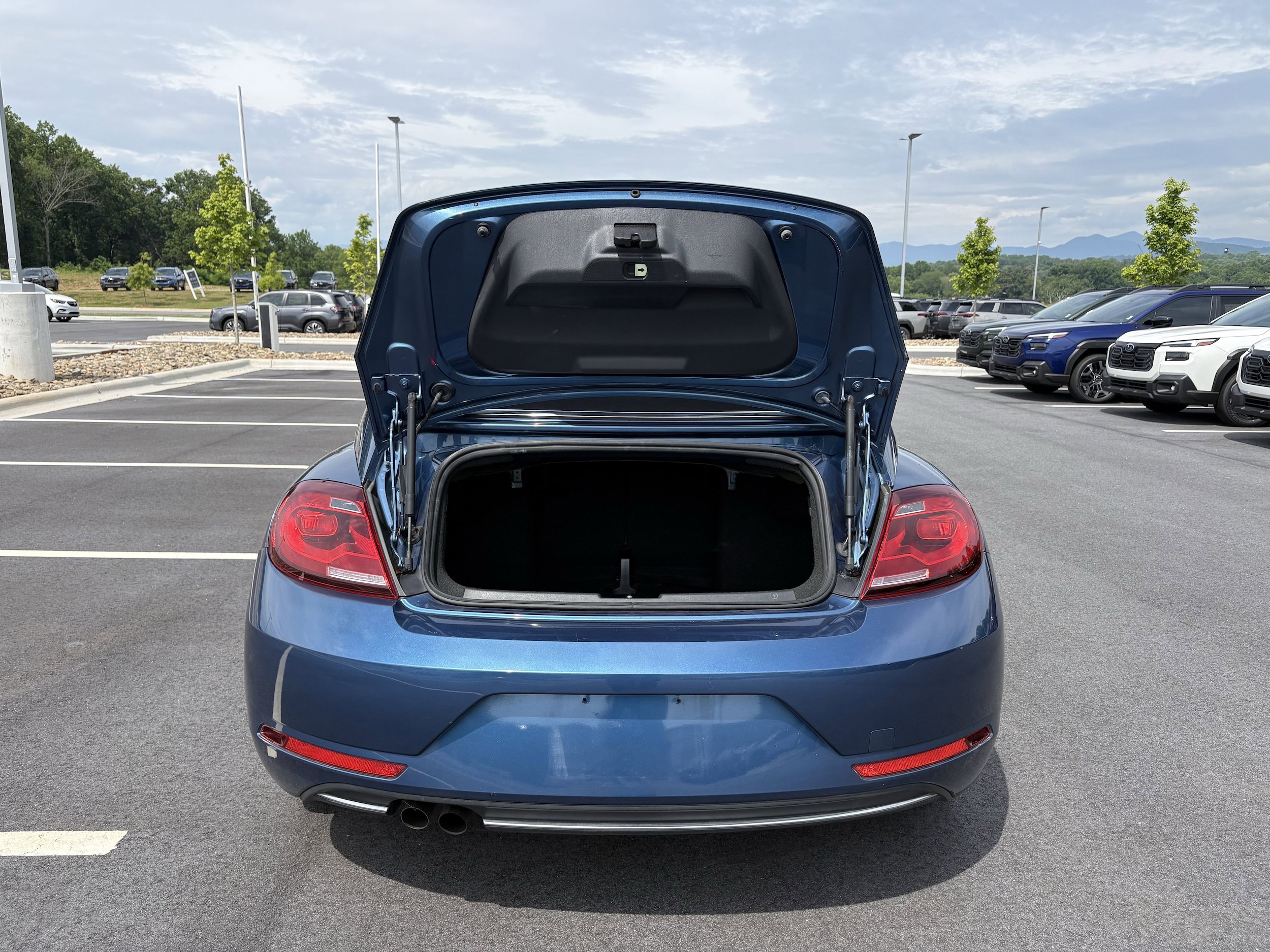 Used 2019 Volkswagen Beetle 2.0T S FWD image 9