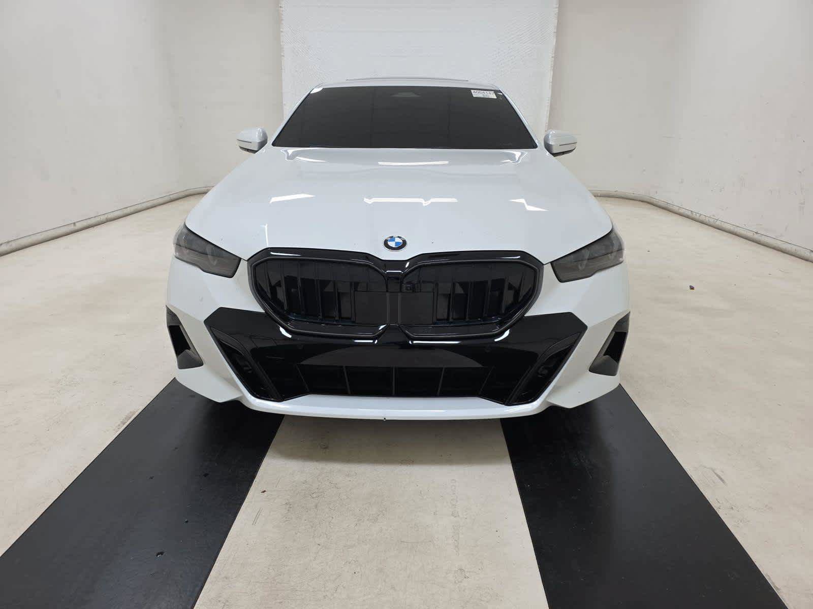 Used 2026 BMW 530i w/ M Sport Package RWD image 2