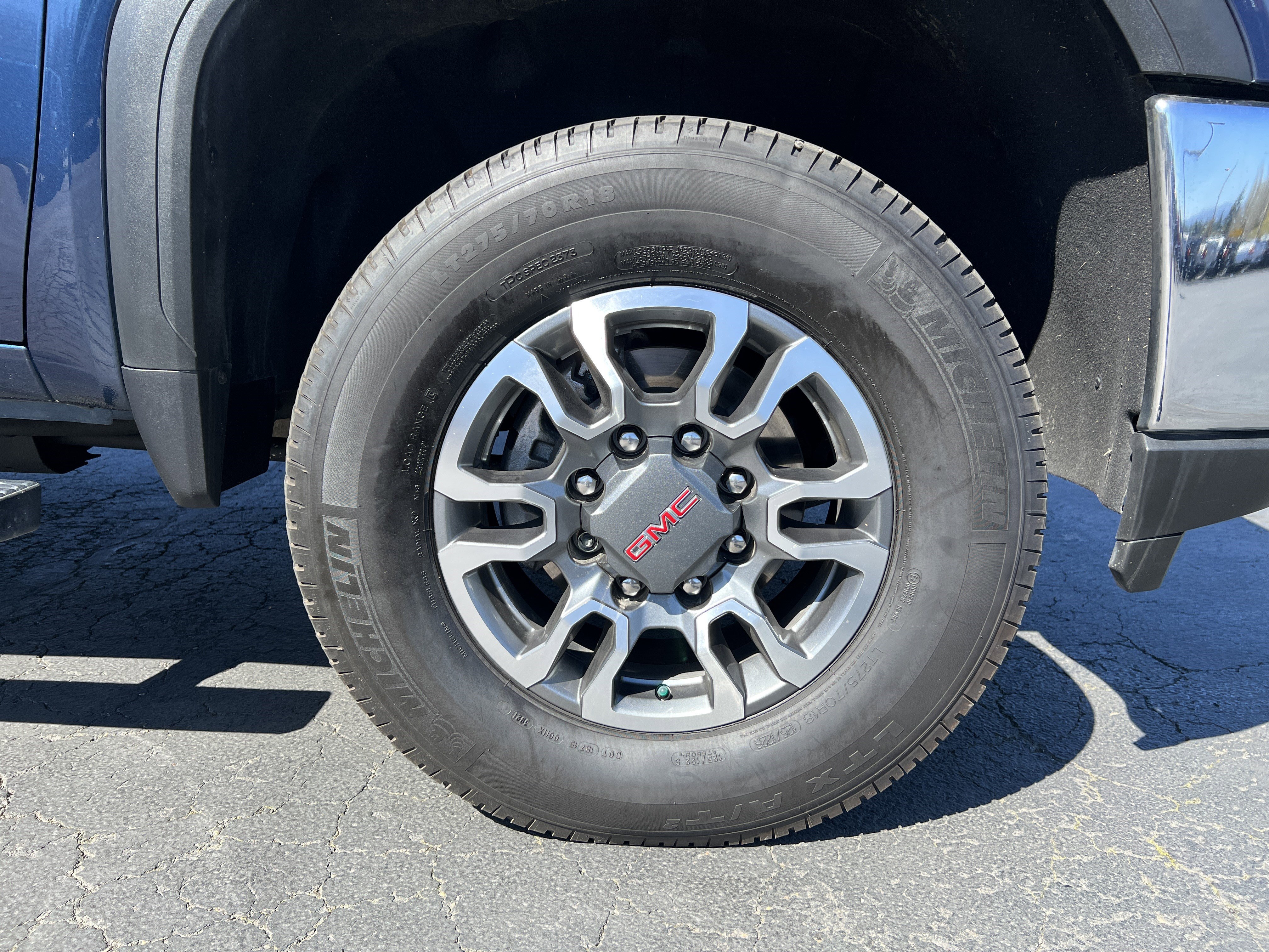 Used 2022 GMC Sierra 2500 SLT w/ SLT Preferred Package AWD/4WD image 12