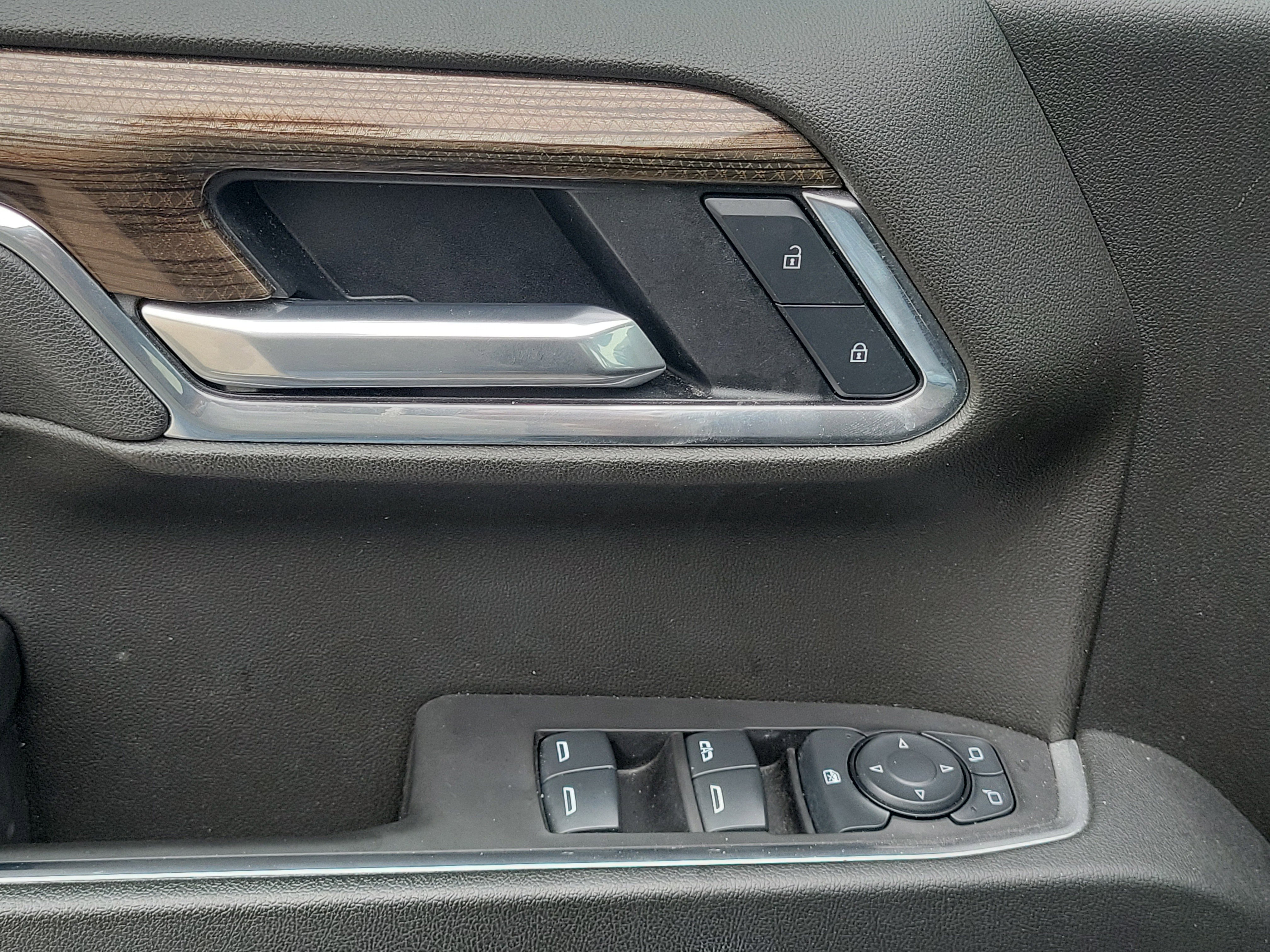 Used 2025 Chevrolet Silverado 1500 LT image 15