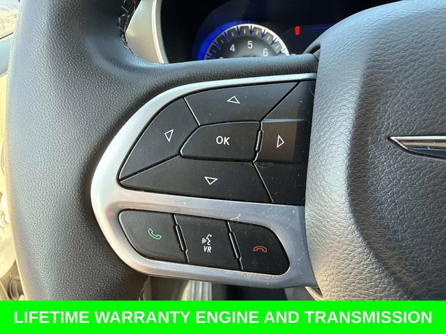 Used 2024 Chrysler Pacifica Touring-L FWD image 32