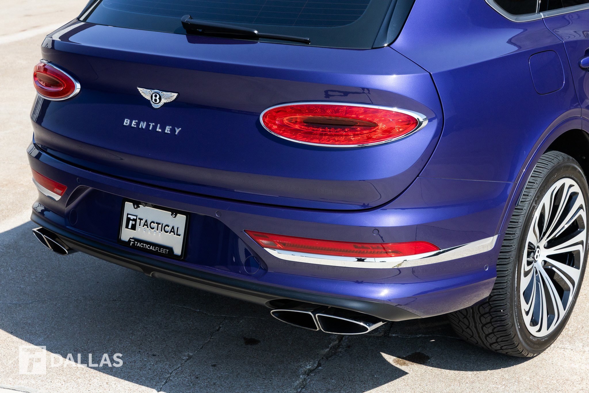 Used 2023 Bentley Bentayga image 17