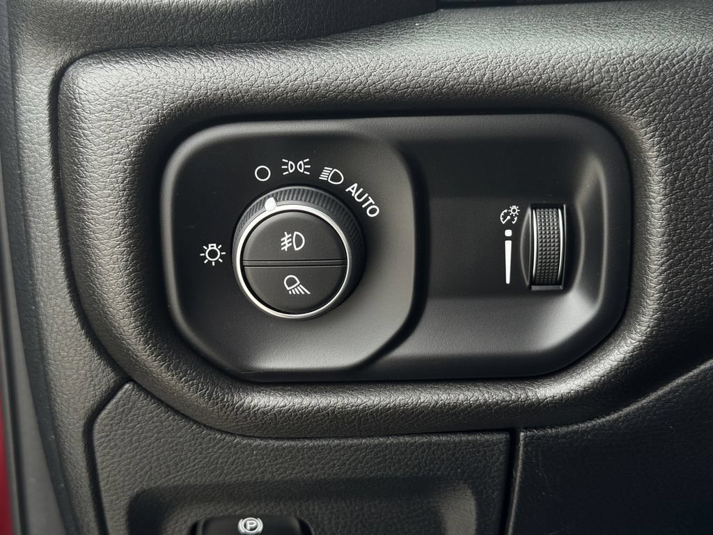 Used 2025 RAM 1500 Warlock AWD/4WD image 22