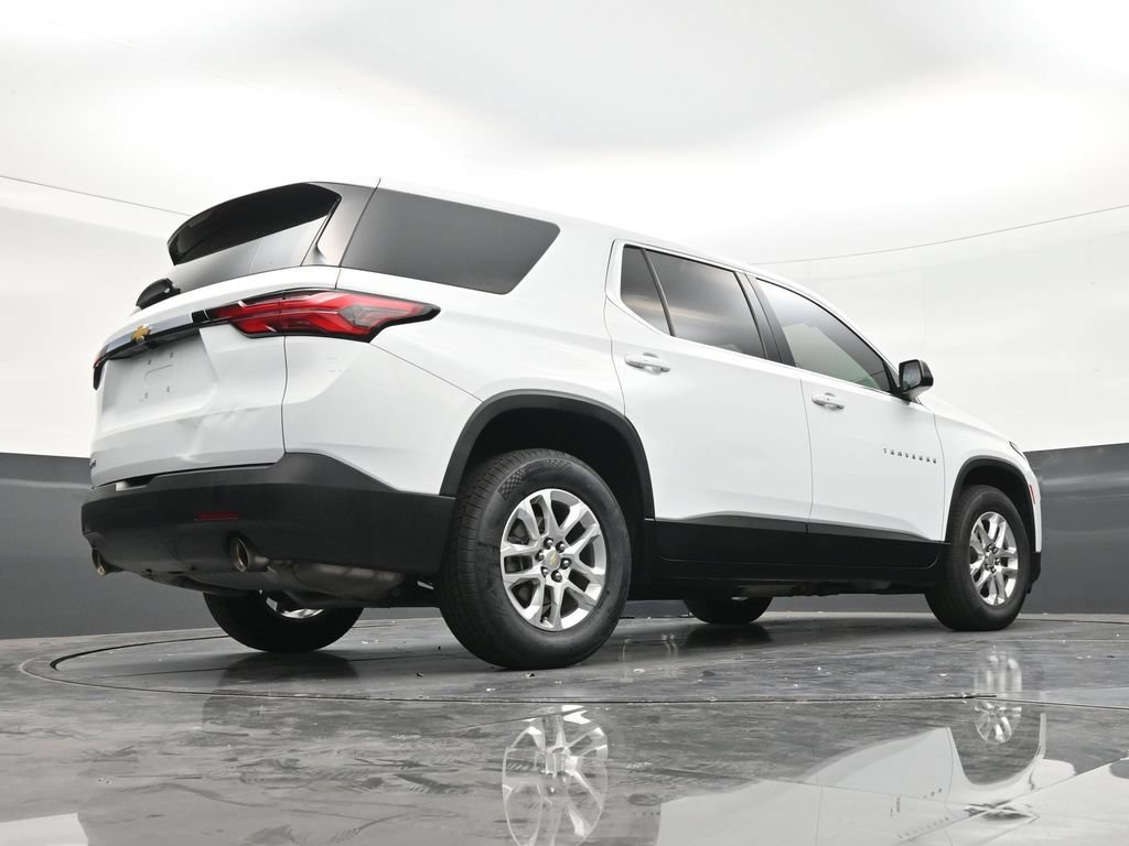 Used 2023 Chevrolet Traverse LS FWD image 24