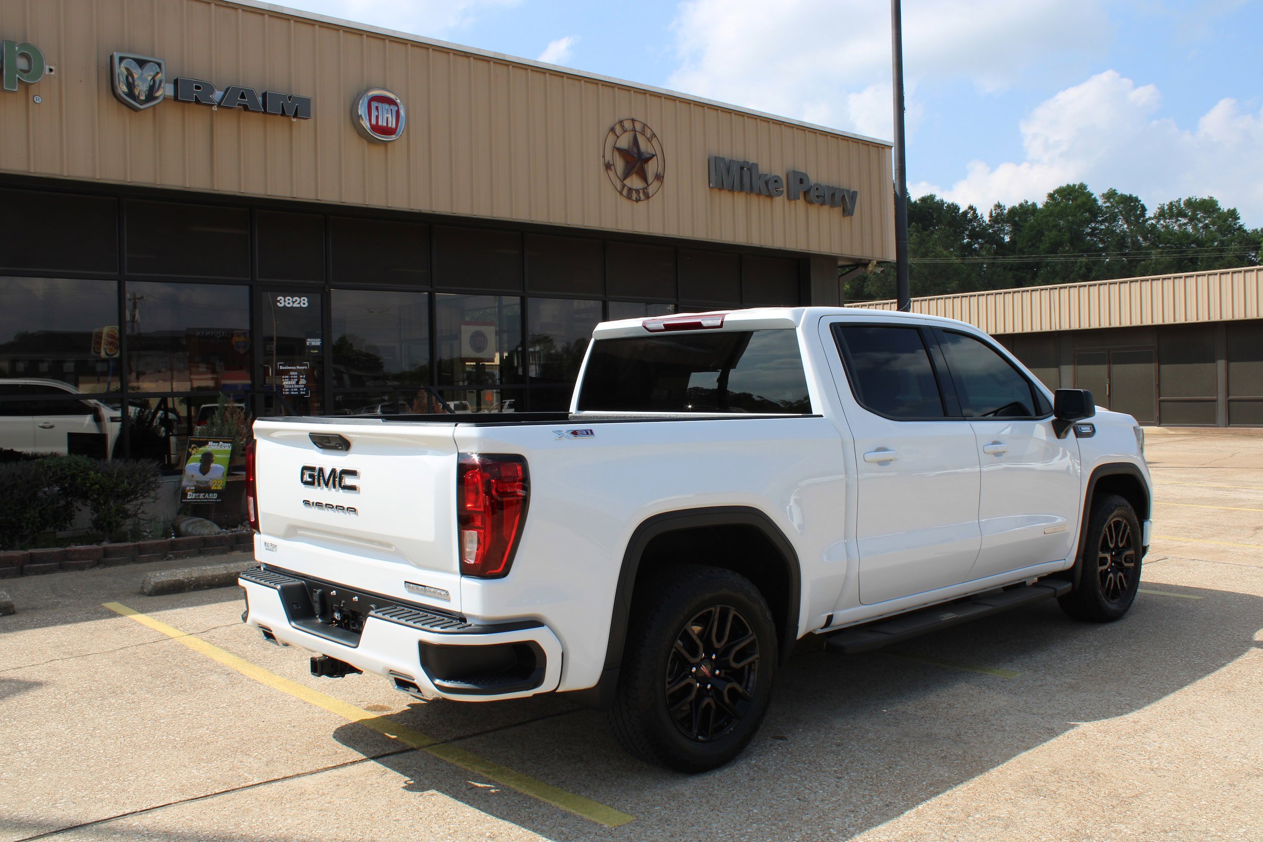 Used 2025 GMC Sierra 1500 Elevation w/ LPO, Elevation Black Package AWD/4WD image 7