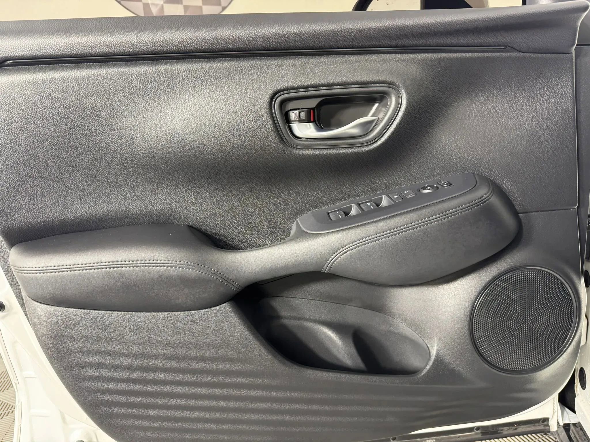Used 2023 Honda HR-V LX image 35