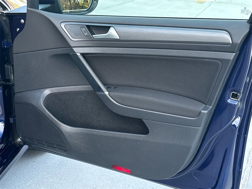 Used 2019 Volkswagen e-Golf SE w/ Driver Assistance Package image 12