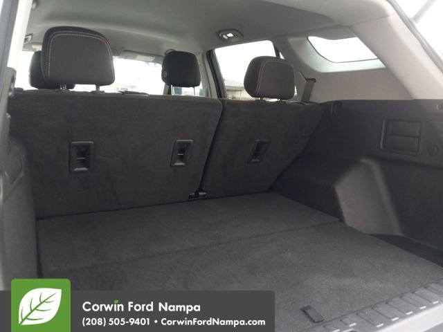 Used 2023 GMC Terrain SLE w/ Driver Convenience Package image 29