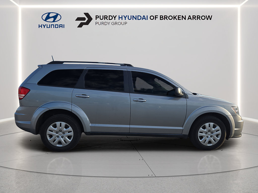 Used 2020 Dodge Journey SE FWD image 2