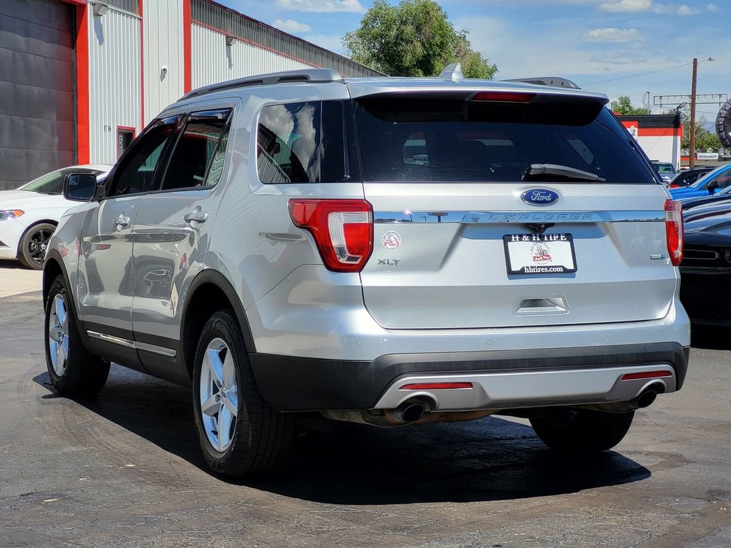 Used 2016 Ford Explorer XLT w/ Equipment Group 201A AWD/4WD image 12