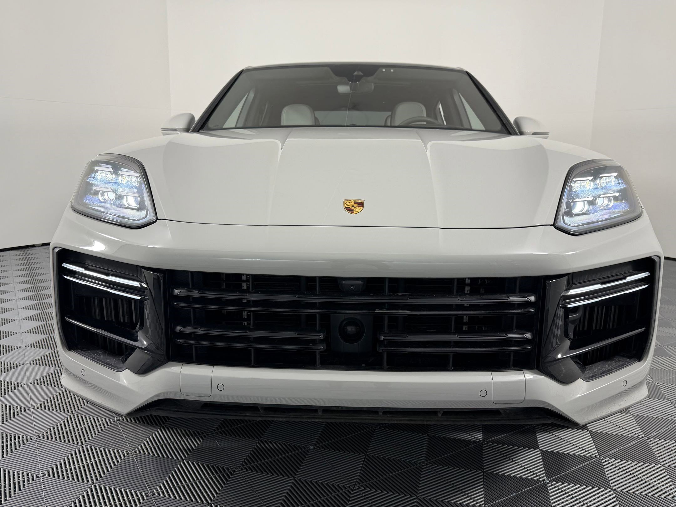 Certified 2024 Porsche Cayenne Turbo image 6