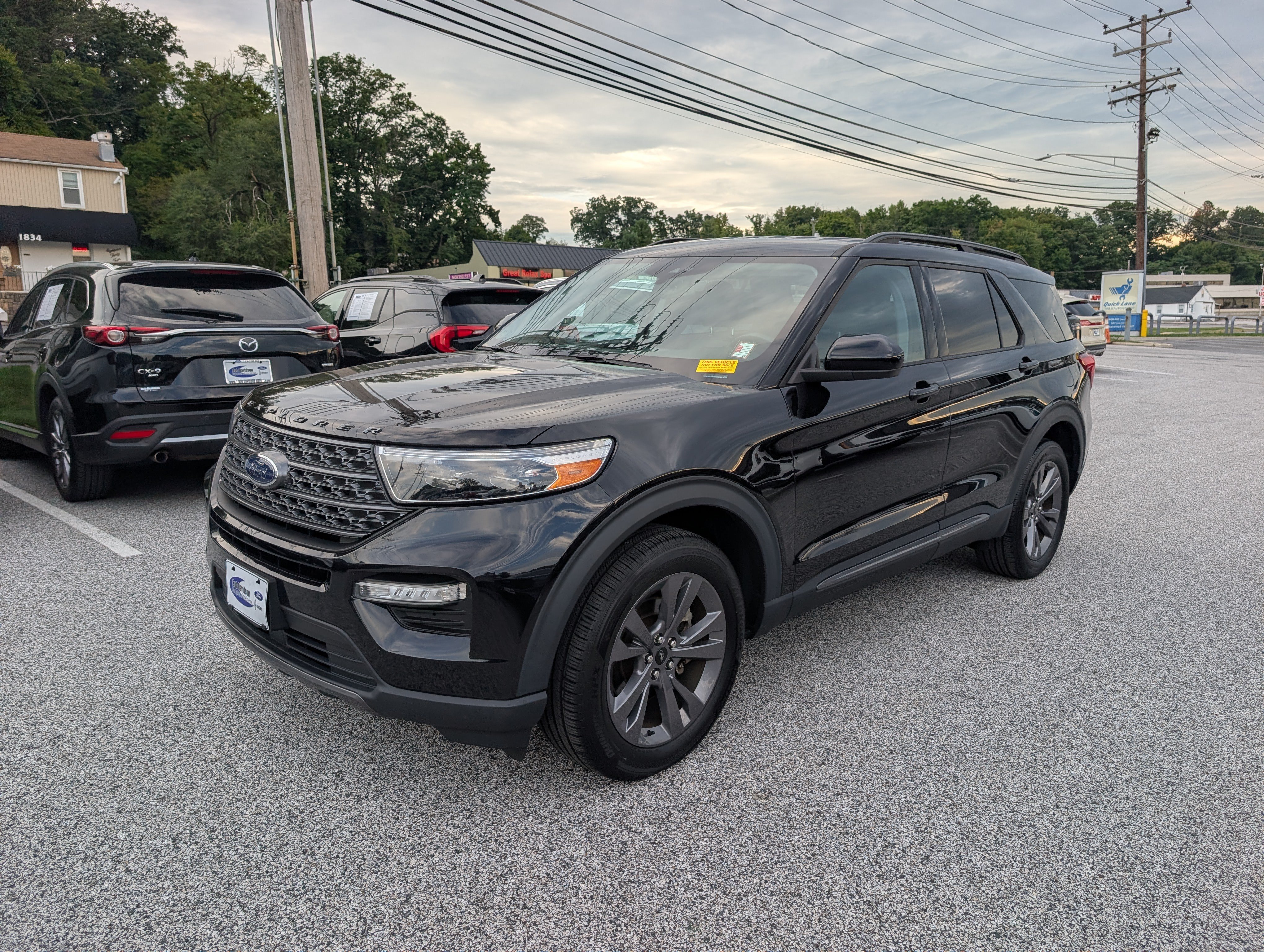 Certified 2022 Ford Explorer XLT w/ Equipment Group 202A AWD/4WD image 2